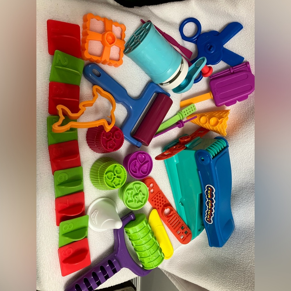 Kids Multicolor Play Doh Tool lot